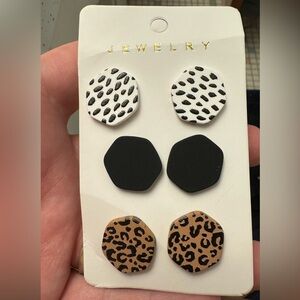 6 pairs of stud earrings! BRAND NEW NEVER WORN